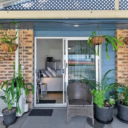 The Brick Batch - Holiday Unit! Apartment Bellara Exterior photo