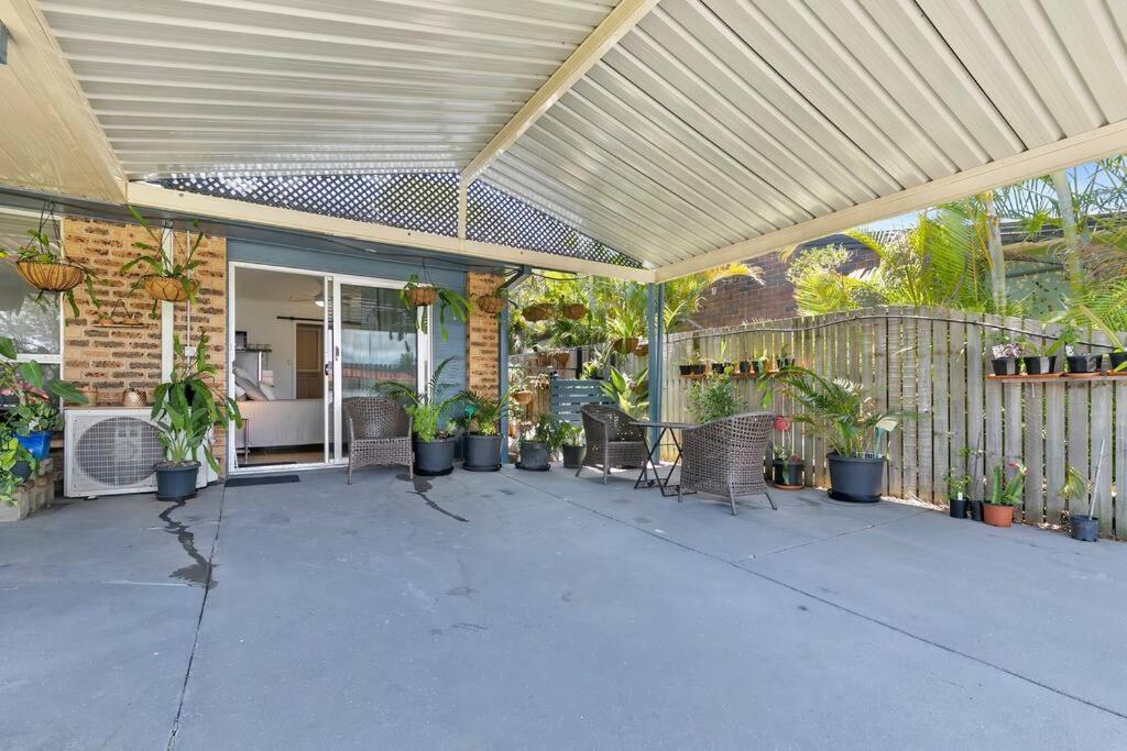 The Brick Batch - Holiday Unit! Bellara Exterior photo